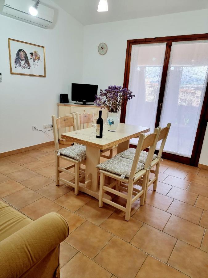 Апартаменты La Casa Di Arly Ольбия Экстерьер фото